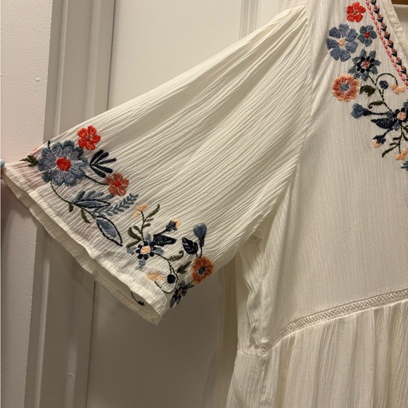 Knox Rose White Floral Embroidered Blouse - Picture 4 of 8